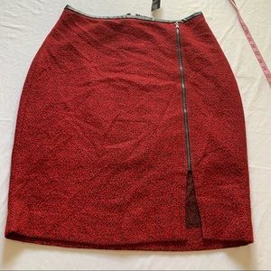 The limited look of tweed skirt with lining